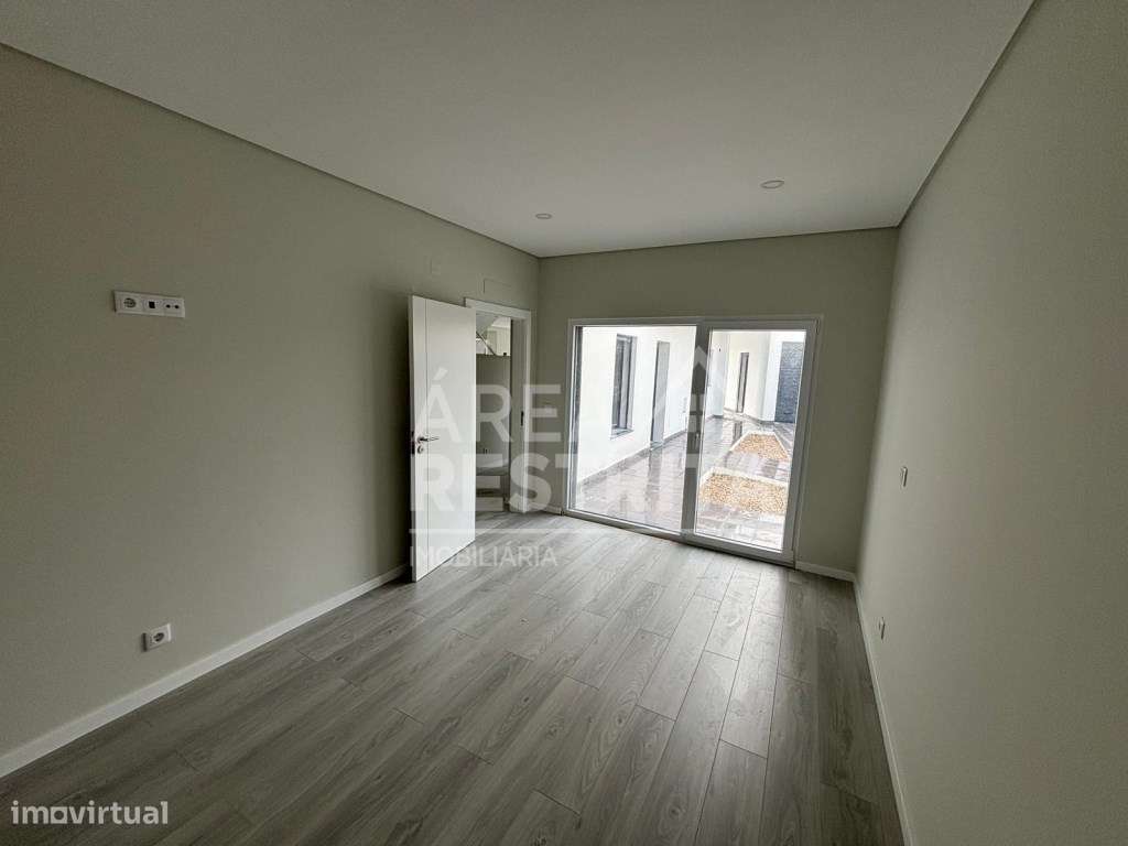 Moradia T5 Isolada com piscina Nova em Azeitão - Grande imagem: 5/26