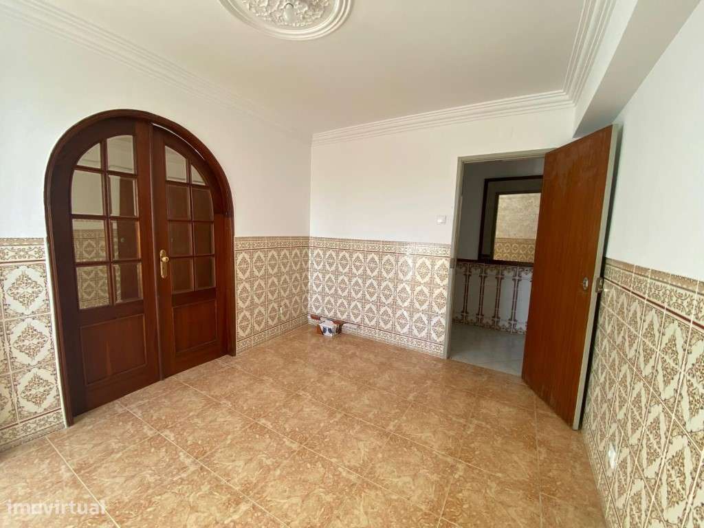 Apartamento T3 com Varanda em Monte Abraão - Uma Oportunidade para ...-7