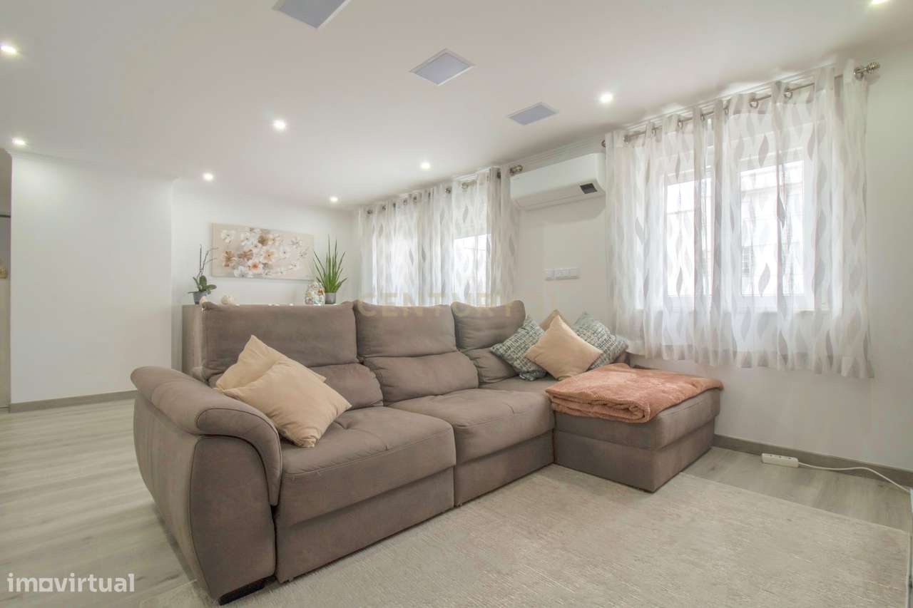 Apartamento T2 Totalmente Remodelado, Sto. António da Caparica - Grande imagem: 4/41