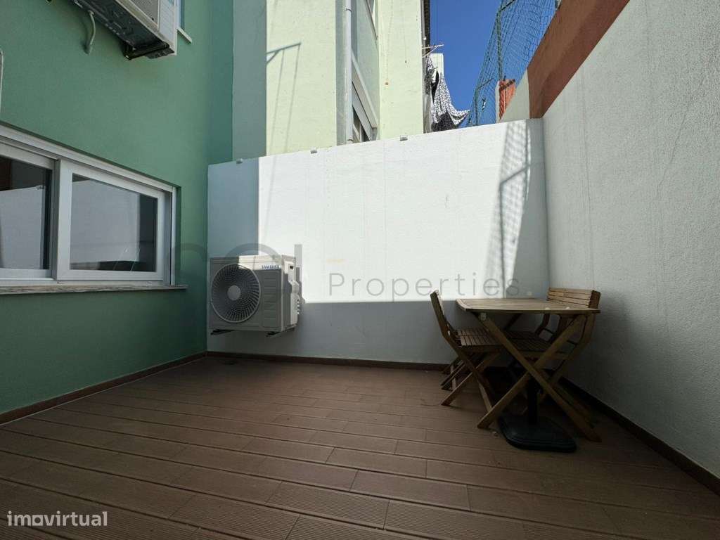 Apartamento T2 Centro de Almada Remodelado com Terraço-7