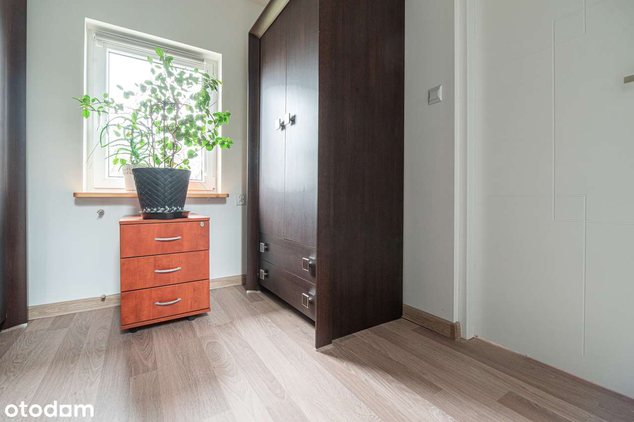 mały biały kameralny domek-6