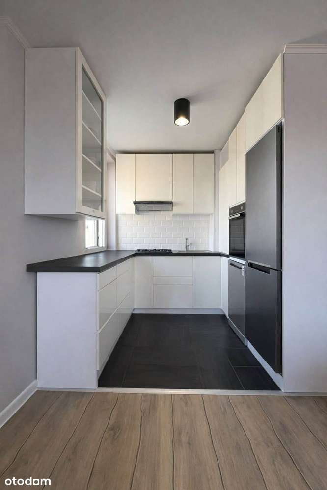 Trzypokojowe mieszkanie z dużym balkonem ŚCISŁE CENTRUM-0