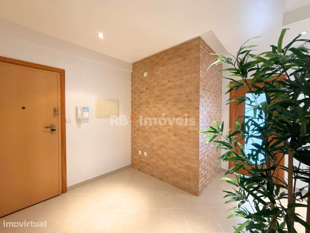 Apartamento T2 com sótão e garagem - Entroncamento - Grande imagem: 4/44