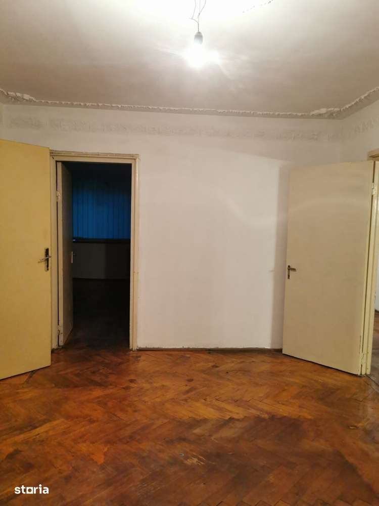 Semidecomandat, parter, Brazda-Liceul Pedagogic - Imagine principală: 5/7