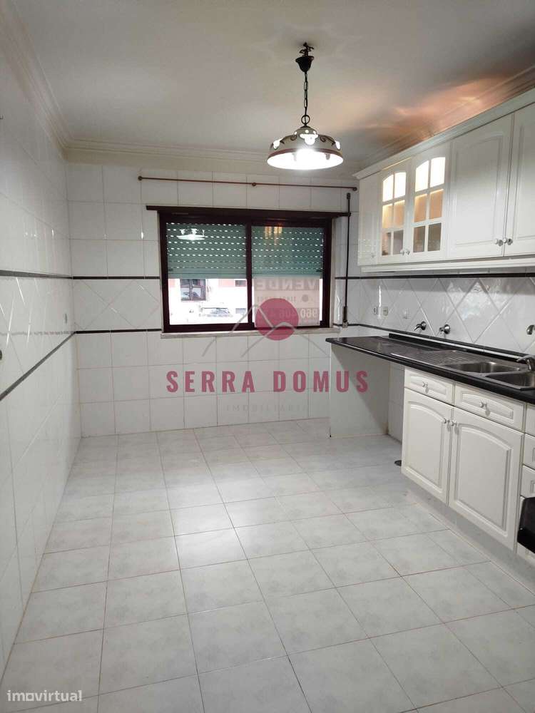 Apartamento T1 na Cavaleira com parqueamento - Grande imagem: 5/12