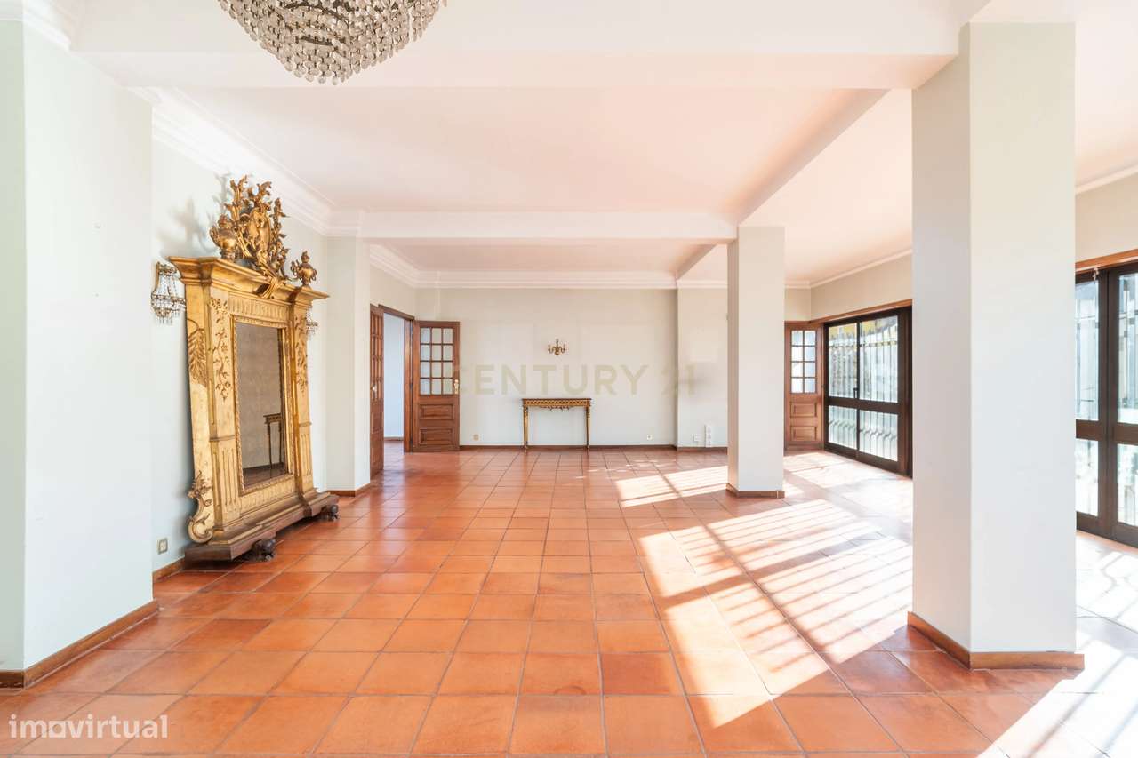 T6 com terraço de 150 m² em Celas-10