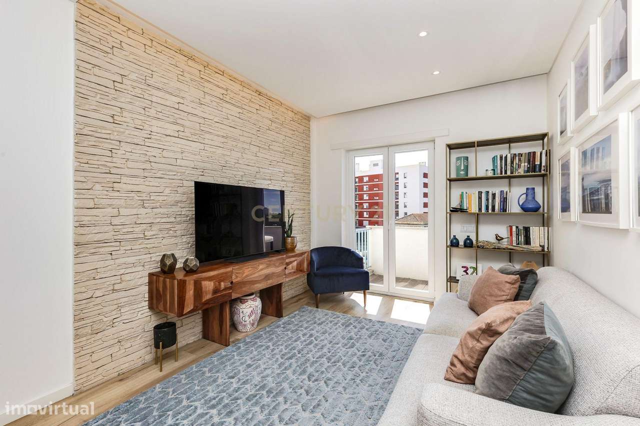 T2 no Braço de Prata com vista rio e mobilado pronto a habitar - Grande imagem: 5/33