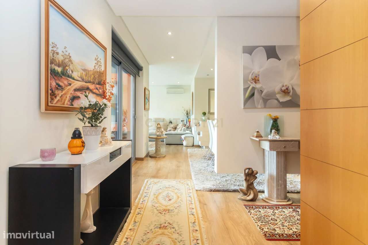 Elegância, Espaço e Tecnologia – T4 de Prestígio em Setúbal - Grande imagem: 2/50