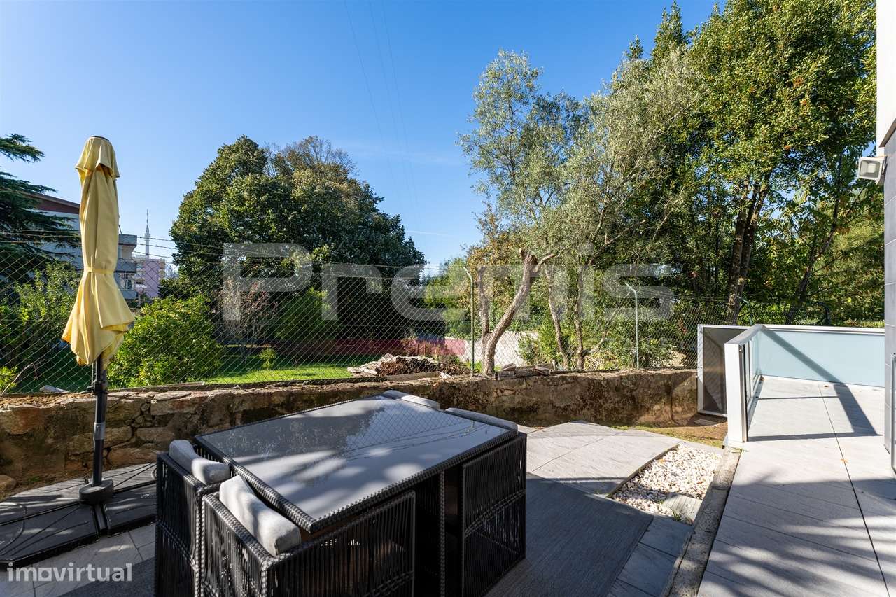Moradia T5, com jardim e garagem para 4 carros, em Vila Nova de Gaia-14