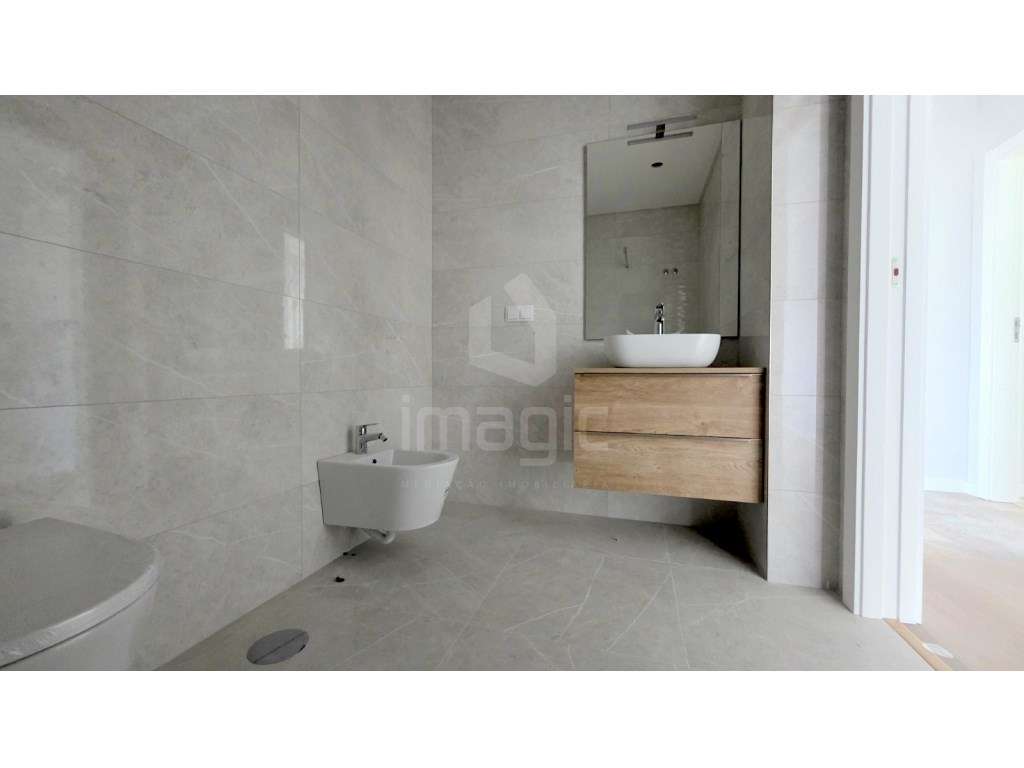 MORADIA T4 TÉRREA NOVA em SANTO ISIDORO-19