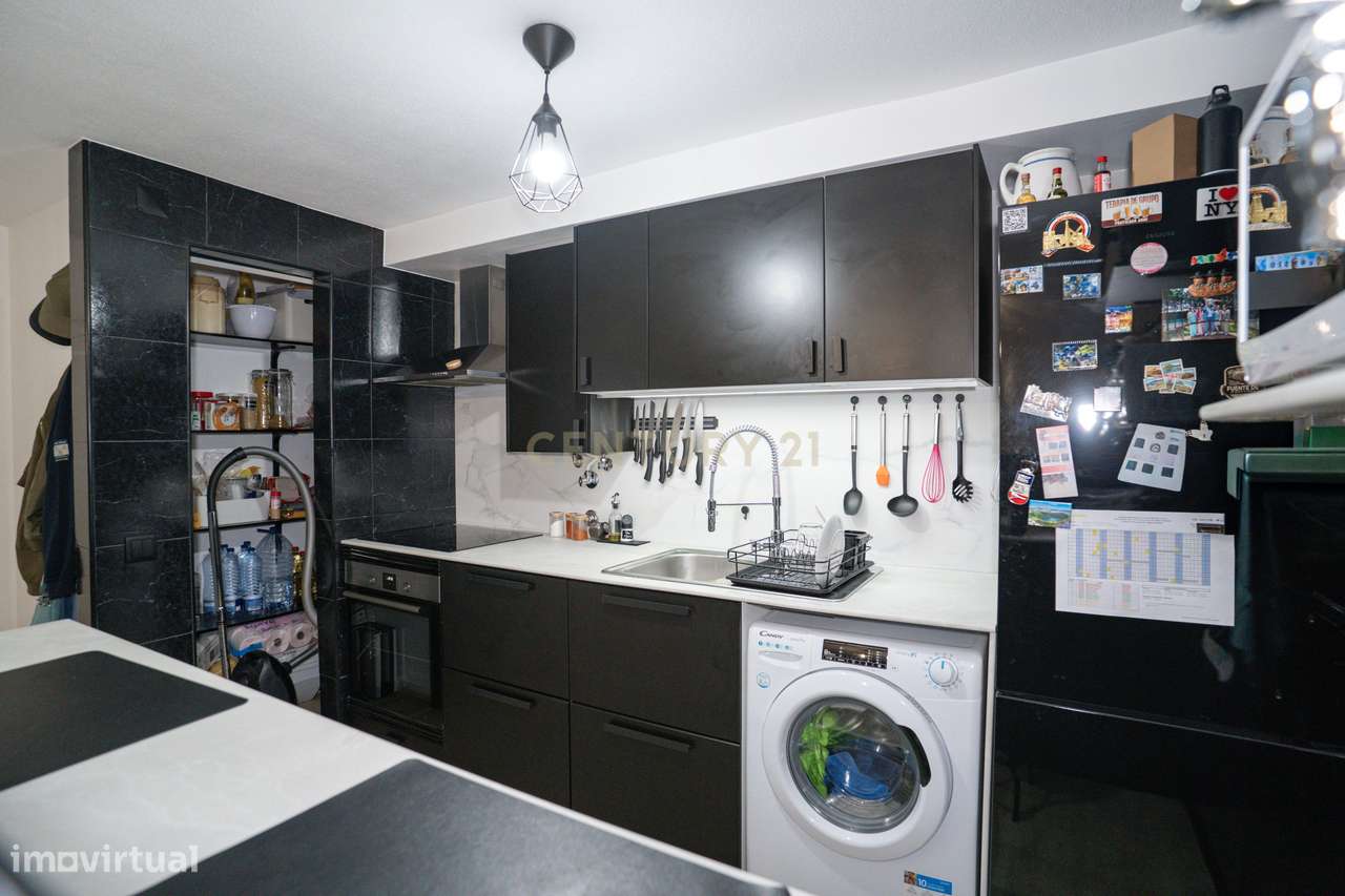 Moradia T2, totalmente renovada no centro de A dos Negros-8
