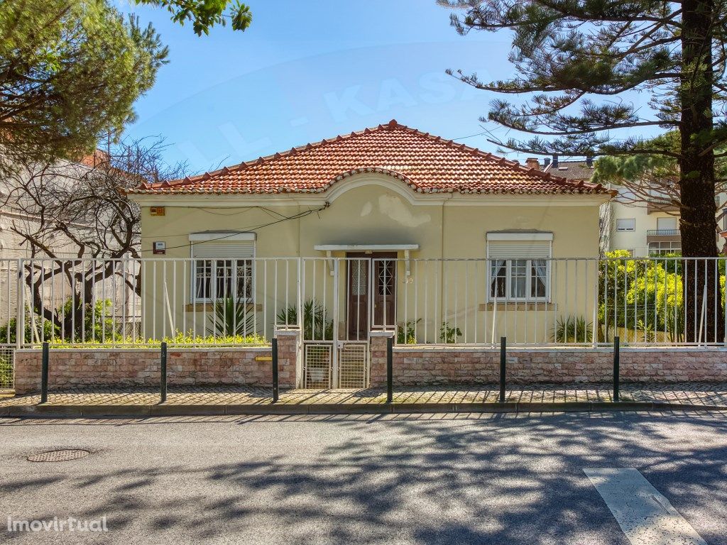 Moradia São João do Estoril , zona só de moradias.