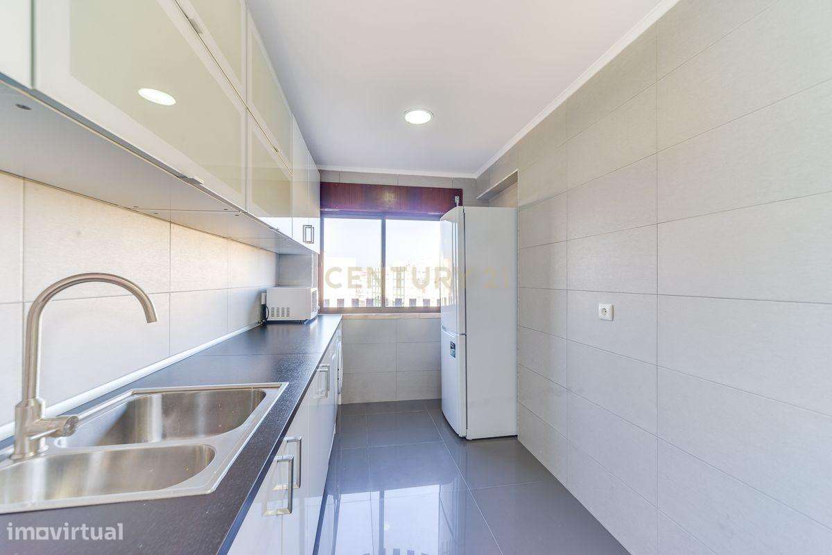 Apartamento T2 com 75 m², situado numa zona central e muito procurada-11