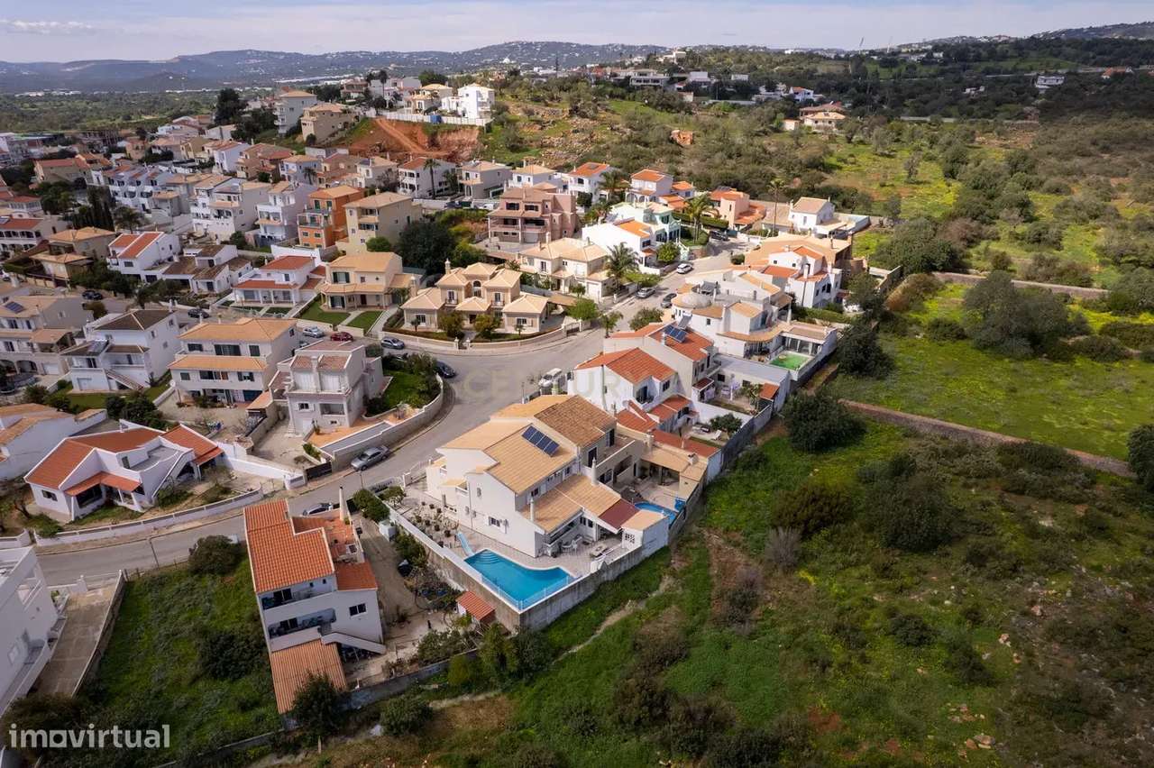 Moradia T3 com piscina e amplo espaço exterior-44