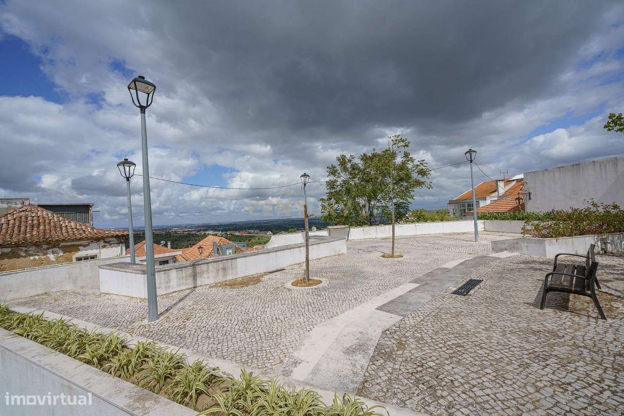 Oportunidade: Moradia com Potencial de Reabilitação em Zona Histórica-34