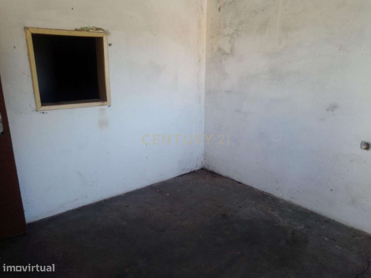 Moradia Terrea para remodelação com Terraço - Grande imagem: 4/7