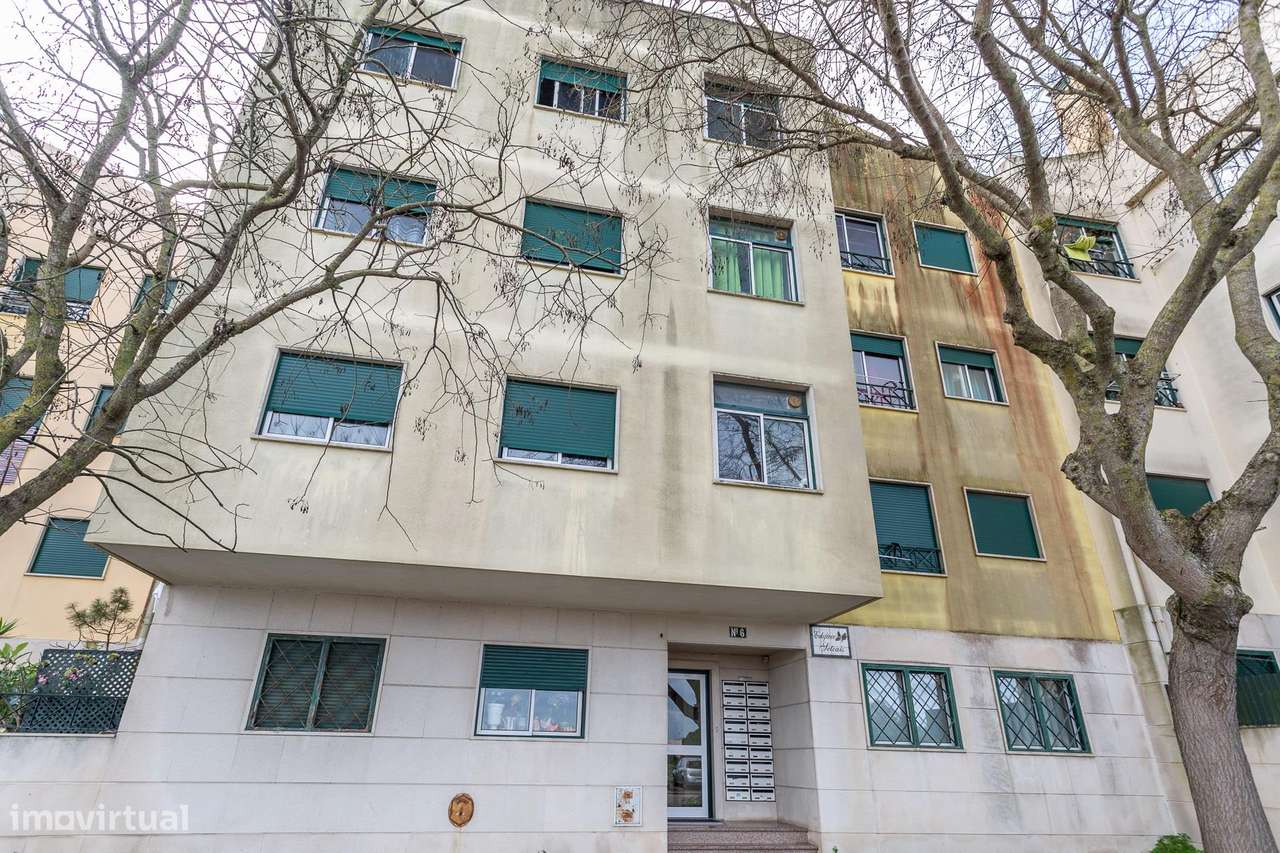 Apartamento T0 convertido em T1 no Alto do Forte-10