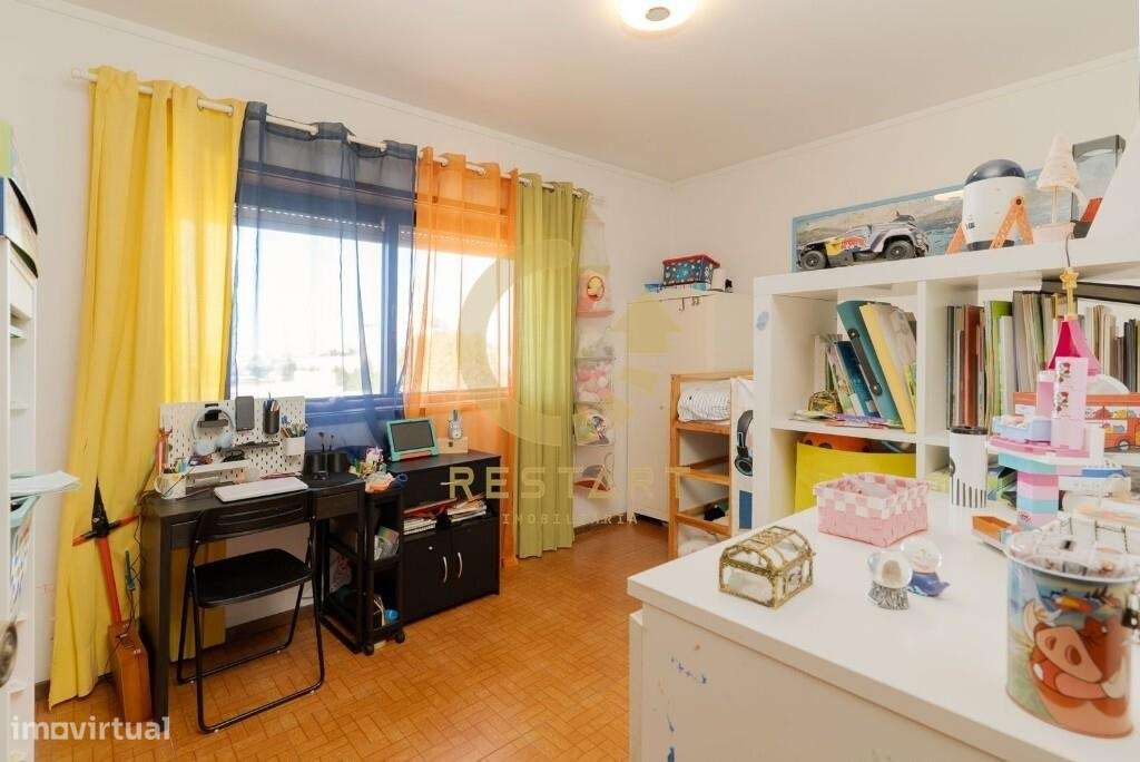 T2 - Parcialmente Renovado - Localização Premium - Vila Nova de Gaia-15