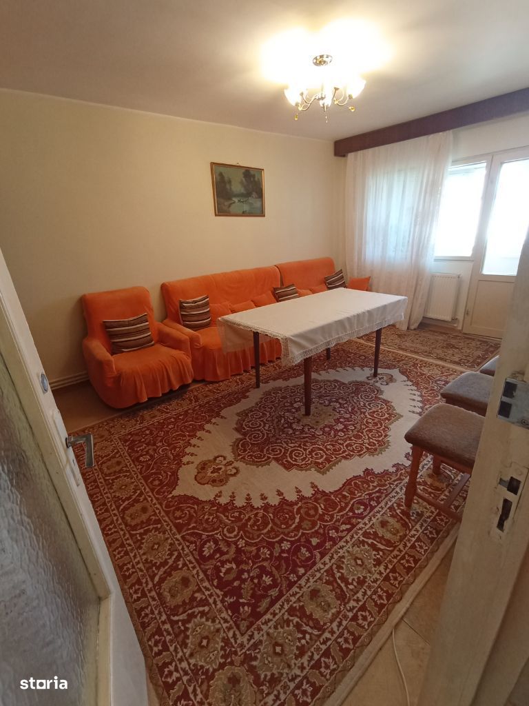 Apartament cu 4 camere de vanzare in portul turistic