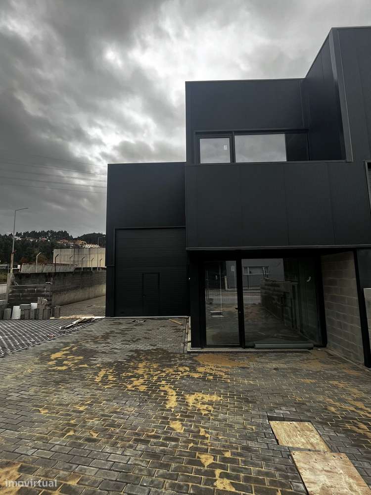 Armazéns Industriais na Zona Industrial da Gelfa – Oportunidade Única - Grande imagem: 2/14