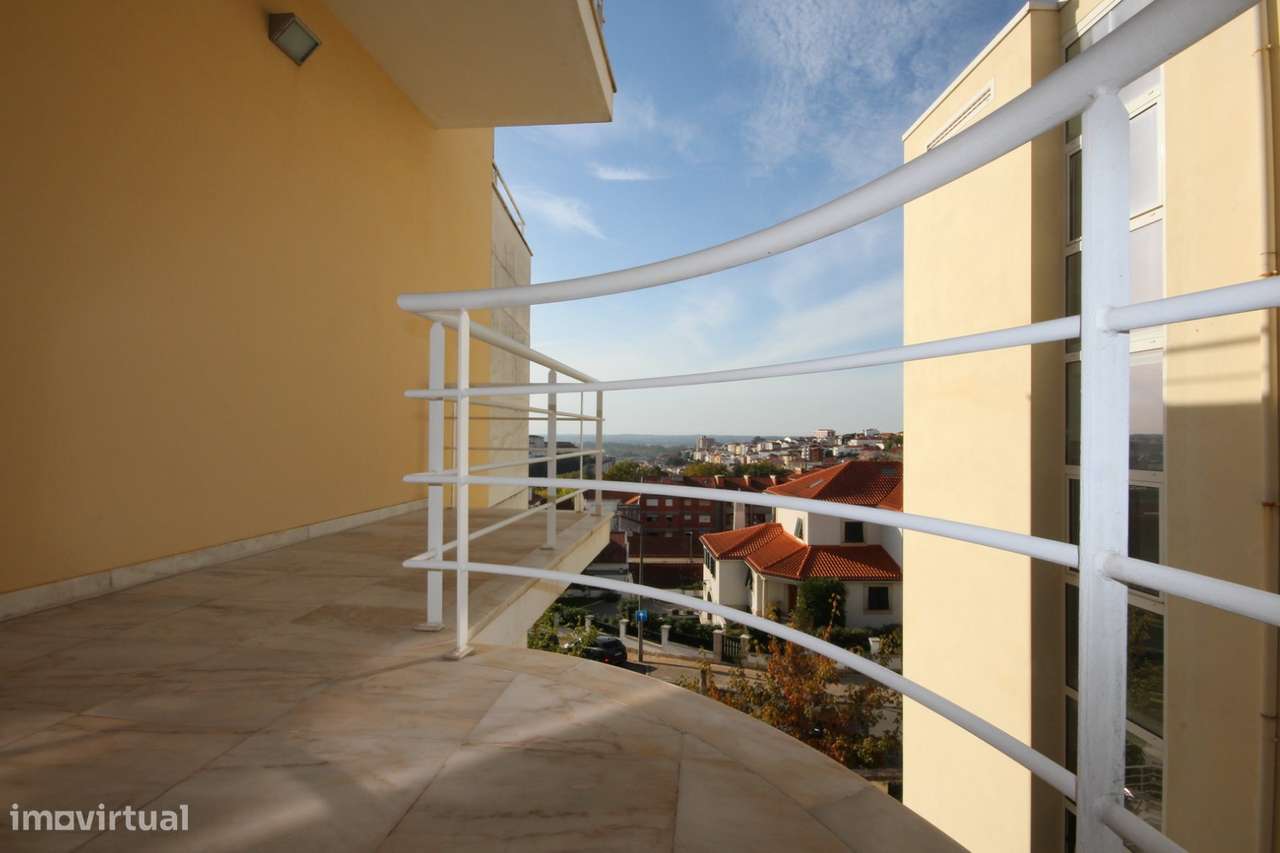 T4 Duplex Av. Afonso Henriques-18