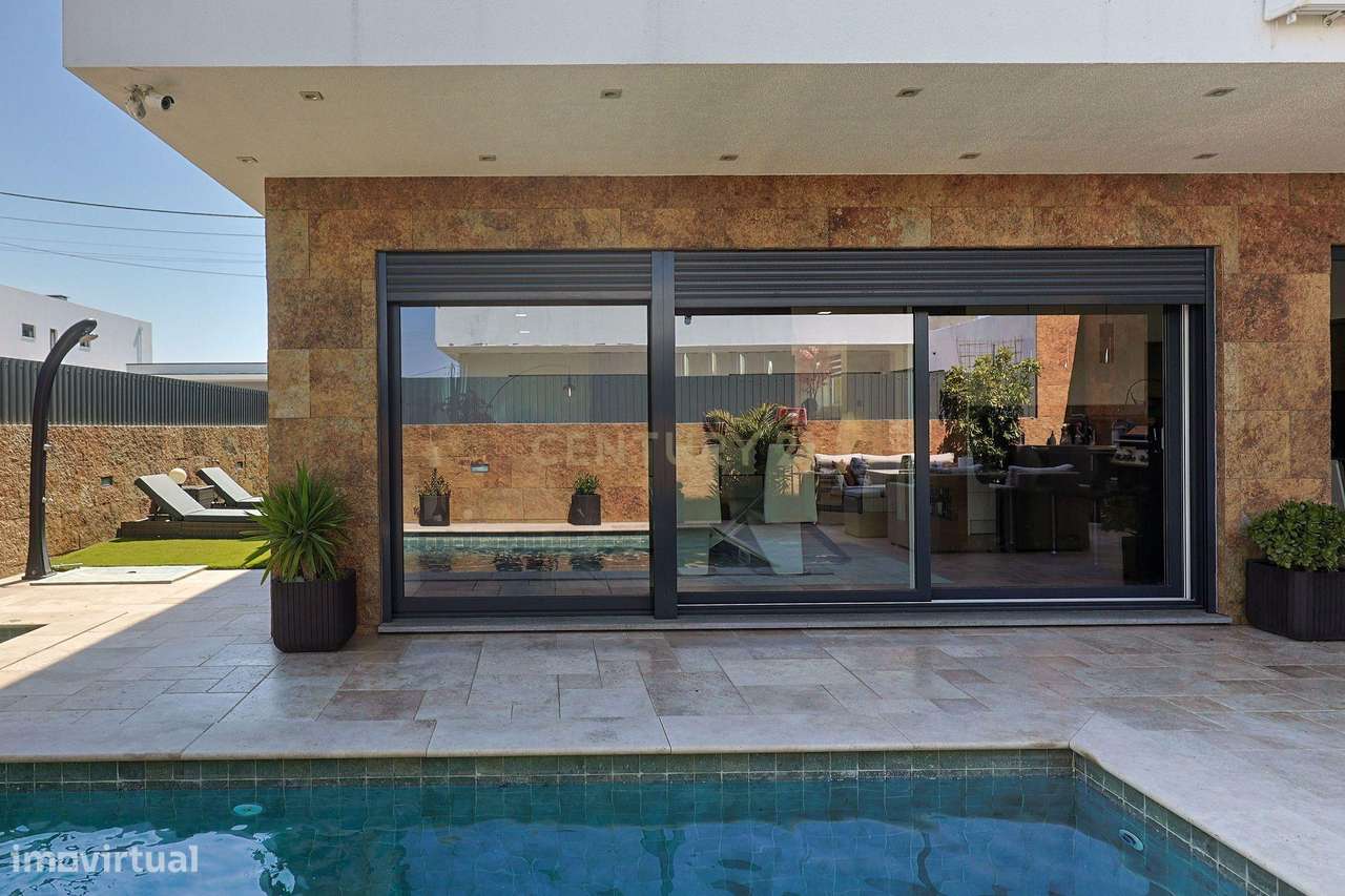 Moradia de Luxo | Duas Master Suites | Piscina de Água Salgada-52