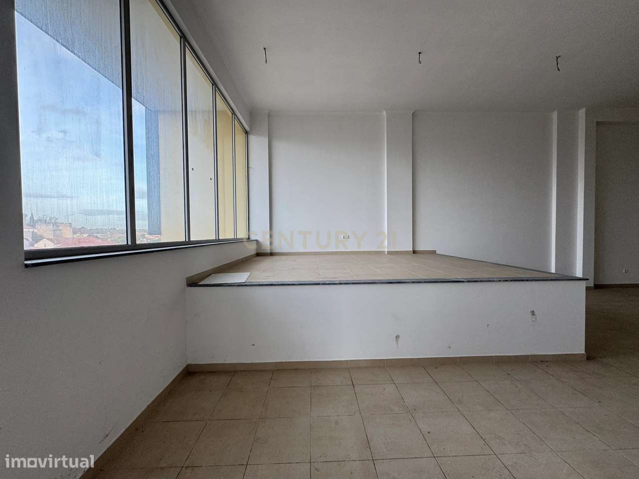 Loja / armazém em Torres Novas com bons acessos - Grande imagem: 2/8