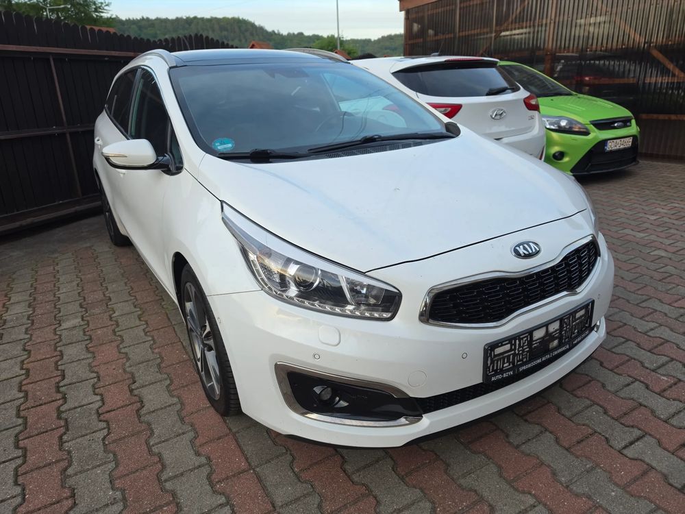 Kia Ceed II 1.6 CRDi 136 ISG Platinum Edition 2015