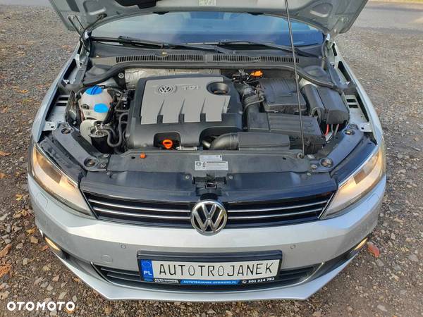 Volkswagen Jetta 1.6 TDI Highline - 40