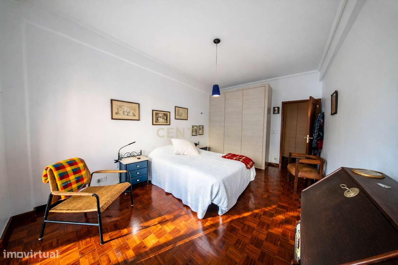 T5 remodelado | 200 m² | Elevador | Prédio em Betão | Campo Pequeno |-11