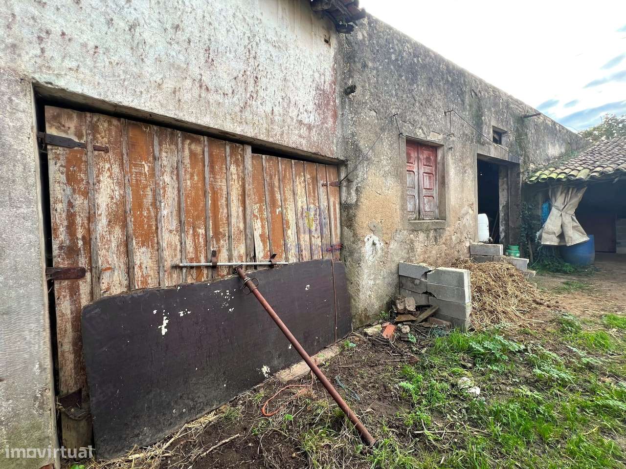 Baixa de Preço !!!! Villa para Recuperação na Labrujeira - Ventosa - A-17