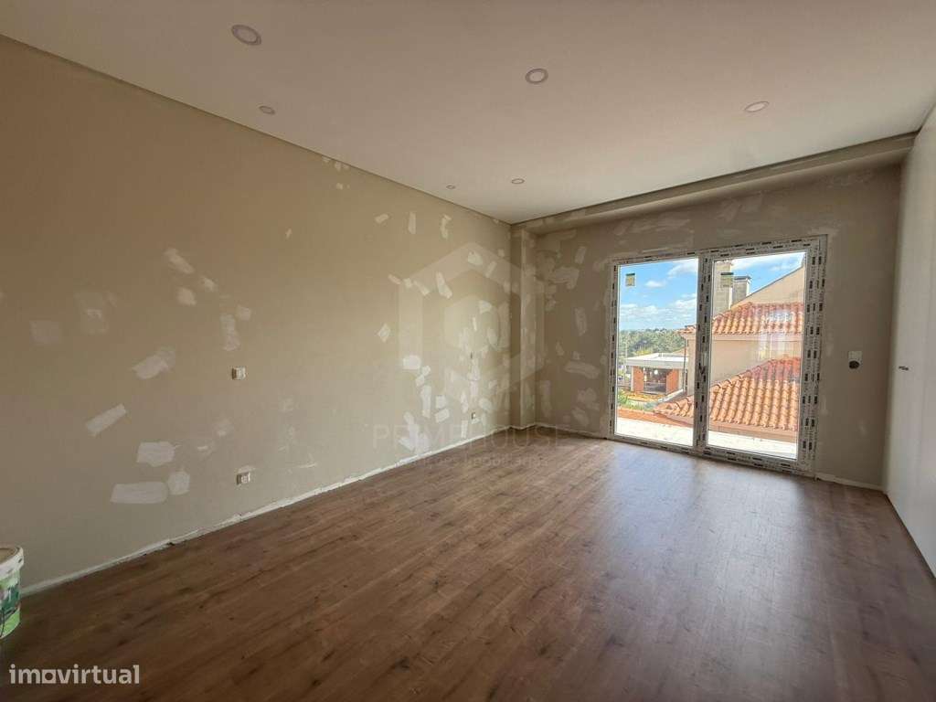 Moradia geminada T3 com 2 suites quarto r/c - Grande imagem: 4/15