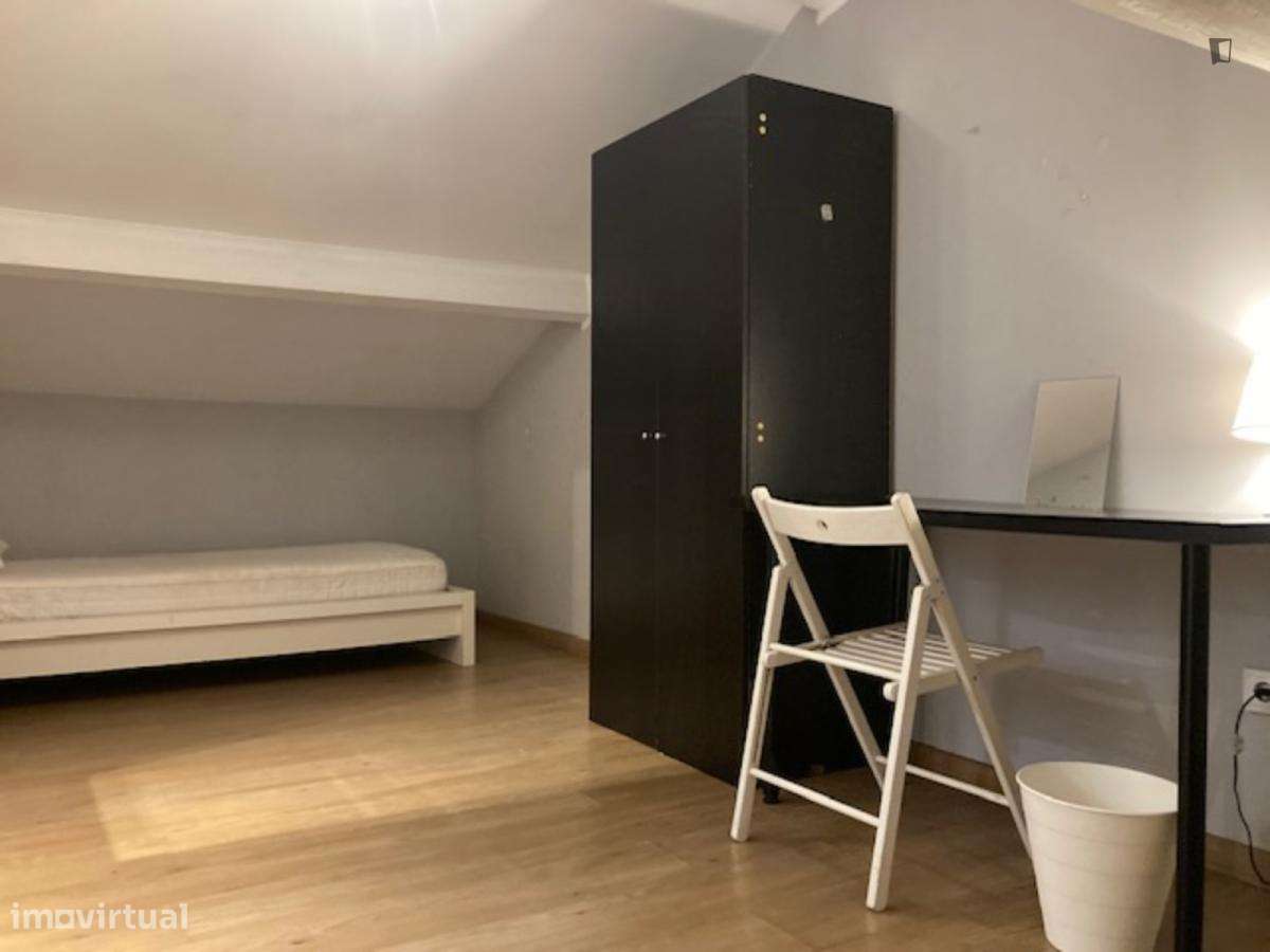 Quarto - localizado em Paranhos Porto - Grande imagem: 4/7