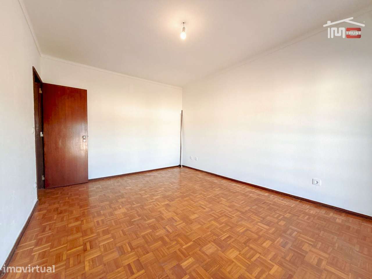 Apartamento T3 Rio Maior - Varanda, Elevador, 2 WCs-5