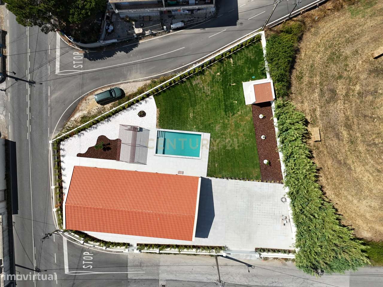 Moradia Térrea T4 totalmente renovada, com piscina, espaço exterior e-35