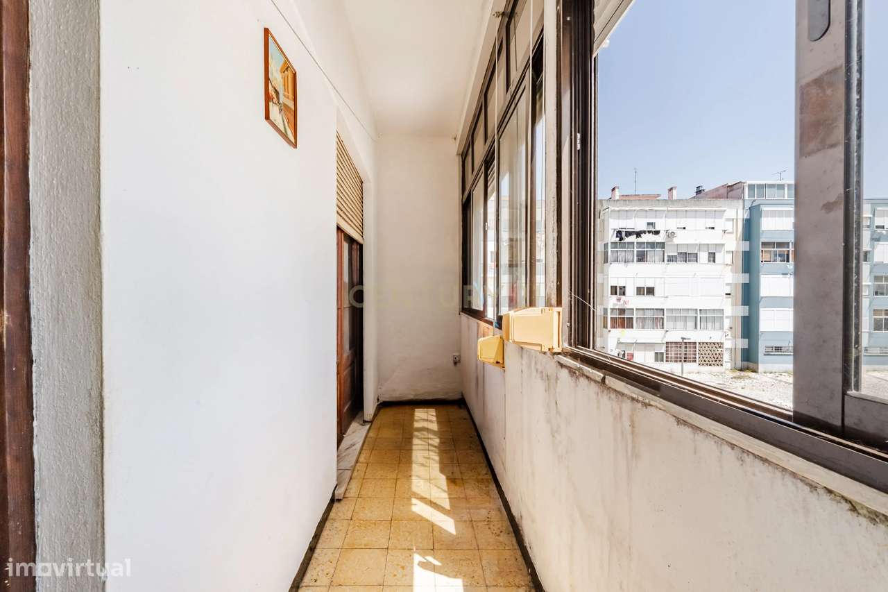 Apartamento T4 - Laranjeiro-14