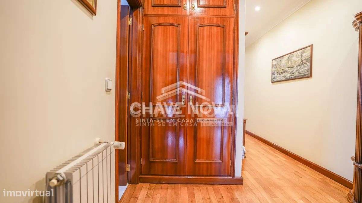 MORADIA V4 C/ PISCINA E TERRENO C/ ÁRVORES DE FRUTO-18