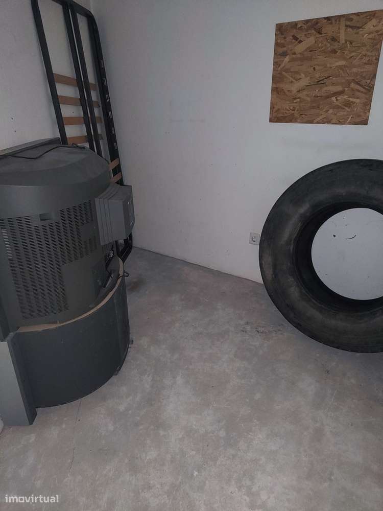 Moradia geminada (ponta), r/c e 1º andar, a 5min. do centro da cidade!-20