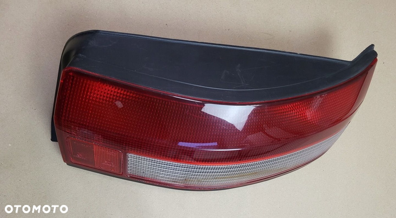 LAMPA TYLNA PRAWA TYŁ MAZDA 323 IV BG OE STANLEY EUROPA - 2