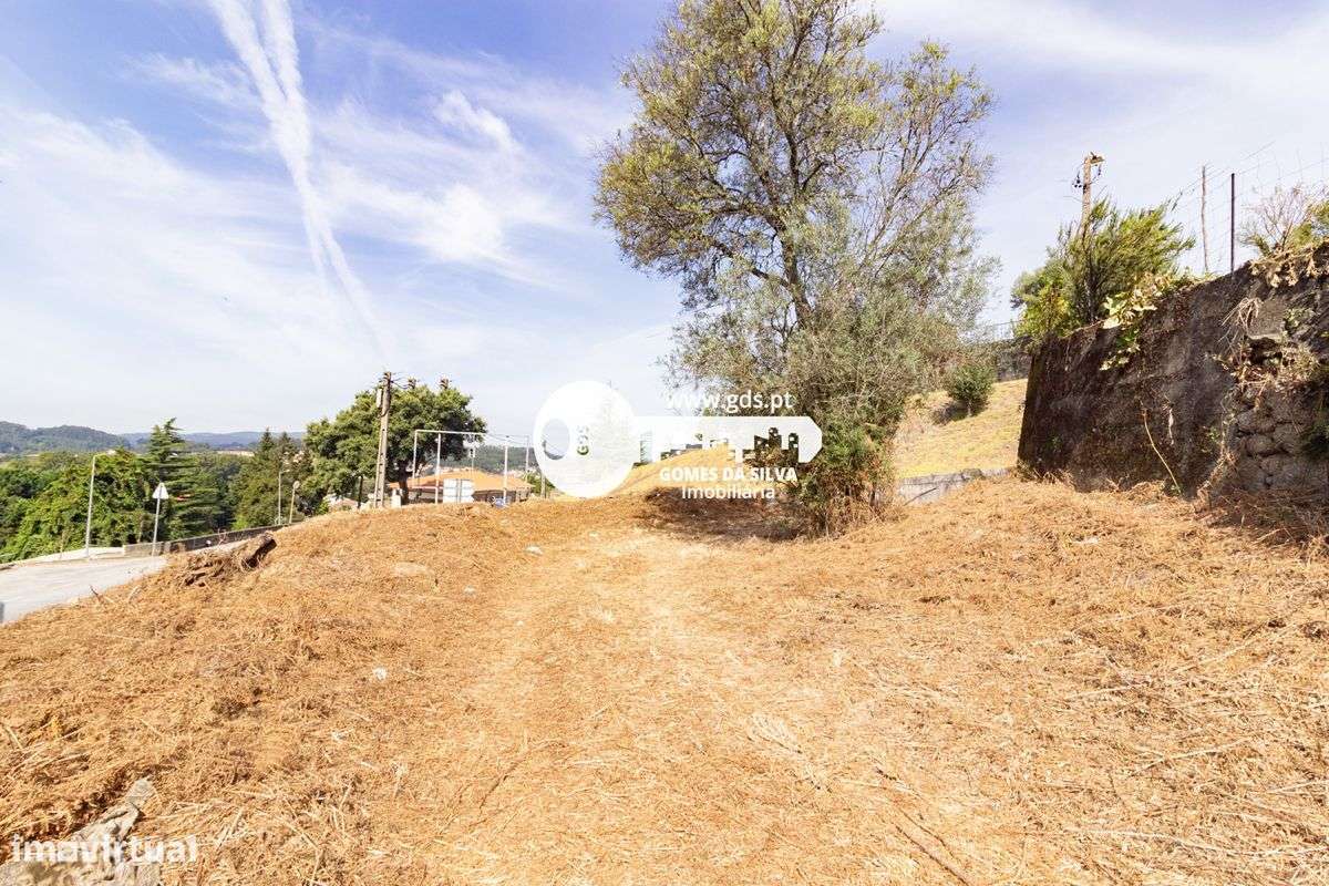 Ruínas em Esporões com terreno de 6.611m2 em área de construção-1