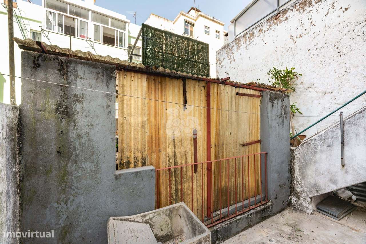 Apartamento cave de 62 m² na Penha de França com um pátio privado de 9-13