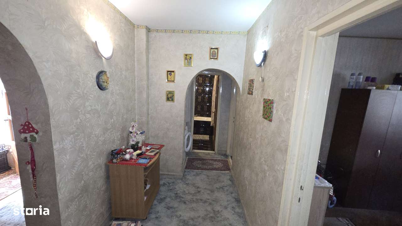 Pod Butelii, apartament 3 camere, decomandat, 70 mp, etaj 2/4-0