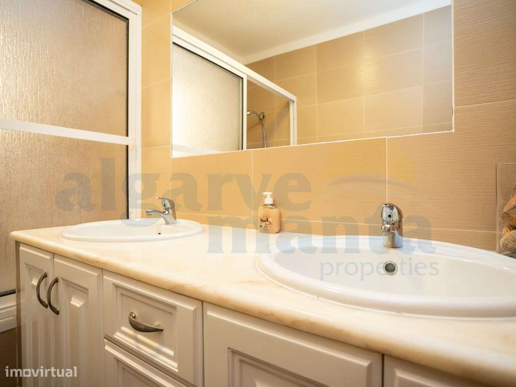 Moradia geminada T3 com Piscina Privada e Garagem - Praia da Lota-26