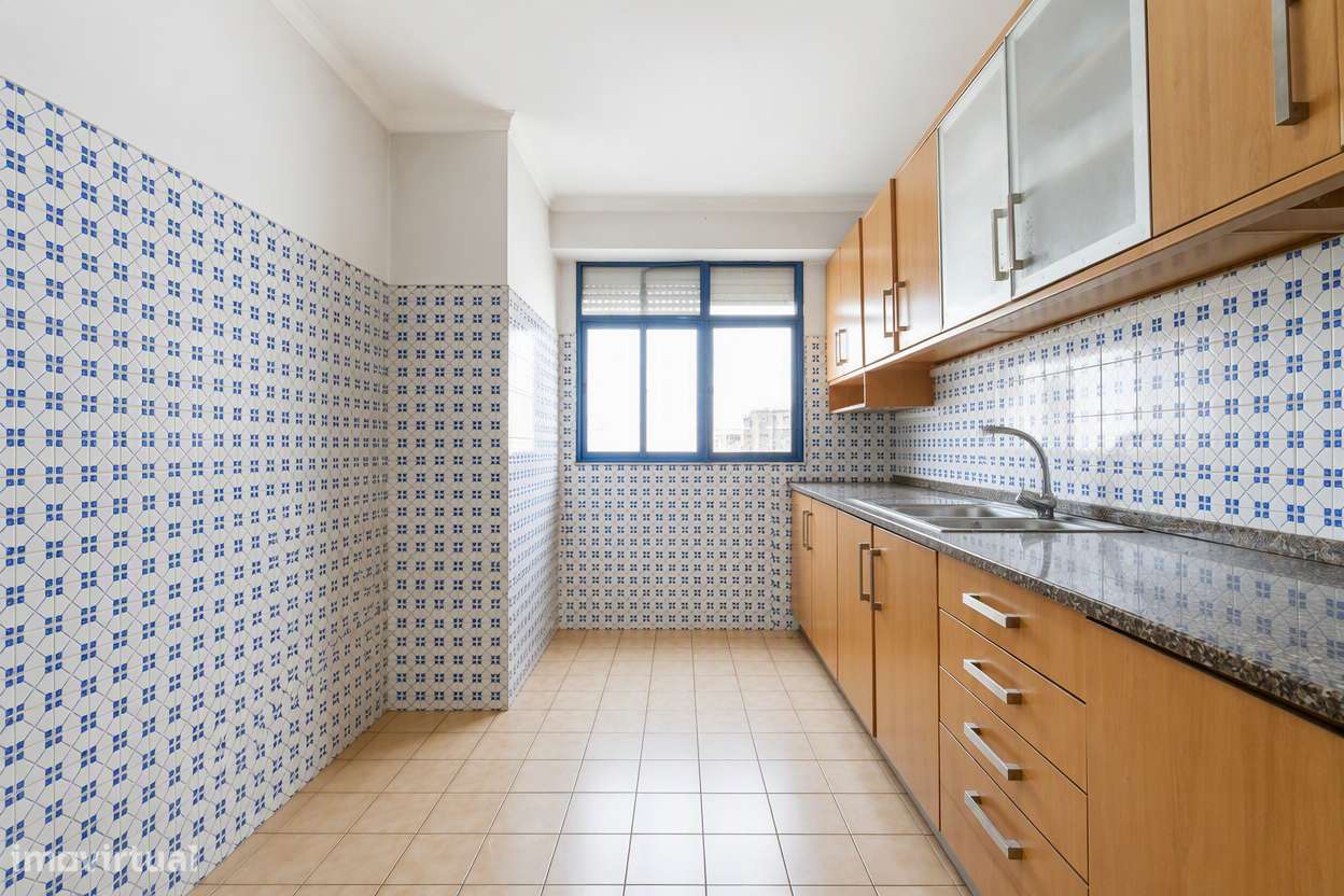 Apartamento T3 Duplex para remodelar em Alverca-10