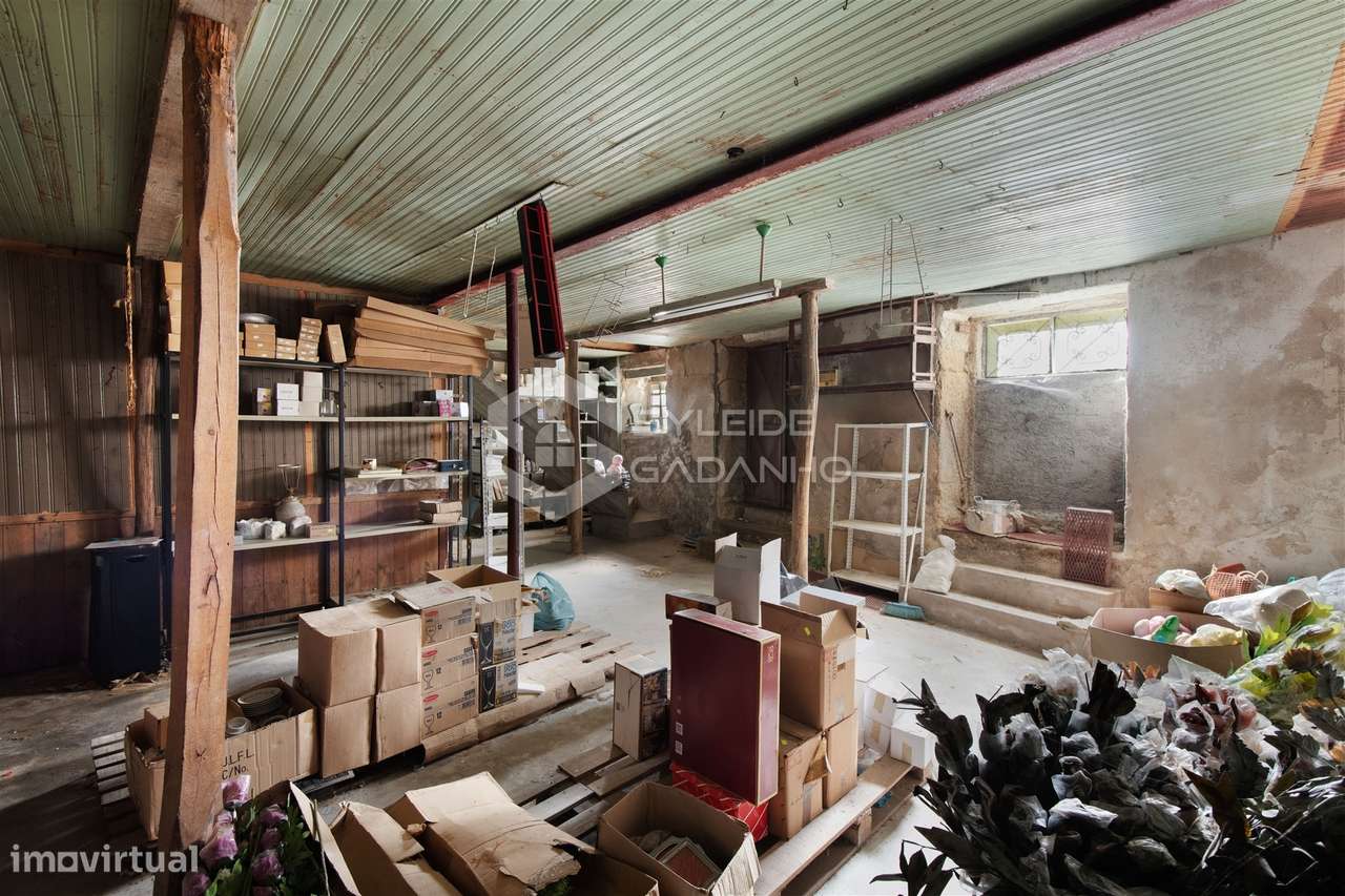 Prédio para venda centro de Caria com comércio no rés-do-chão e ampla-26