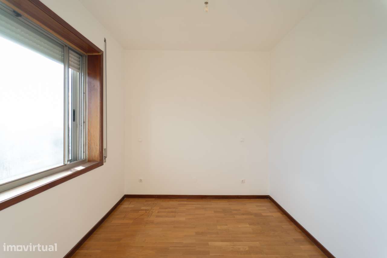 T5 Penthouse na Av Fernão Magalhães - Centro do Porto com Terraço-11