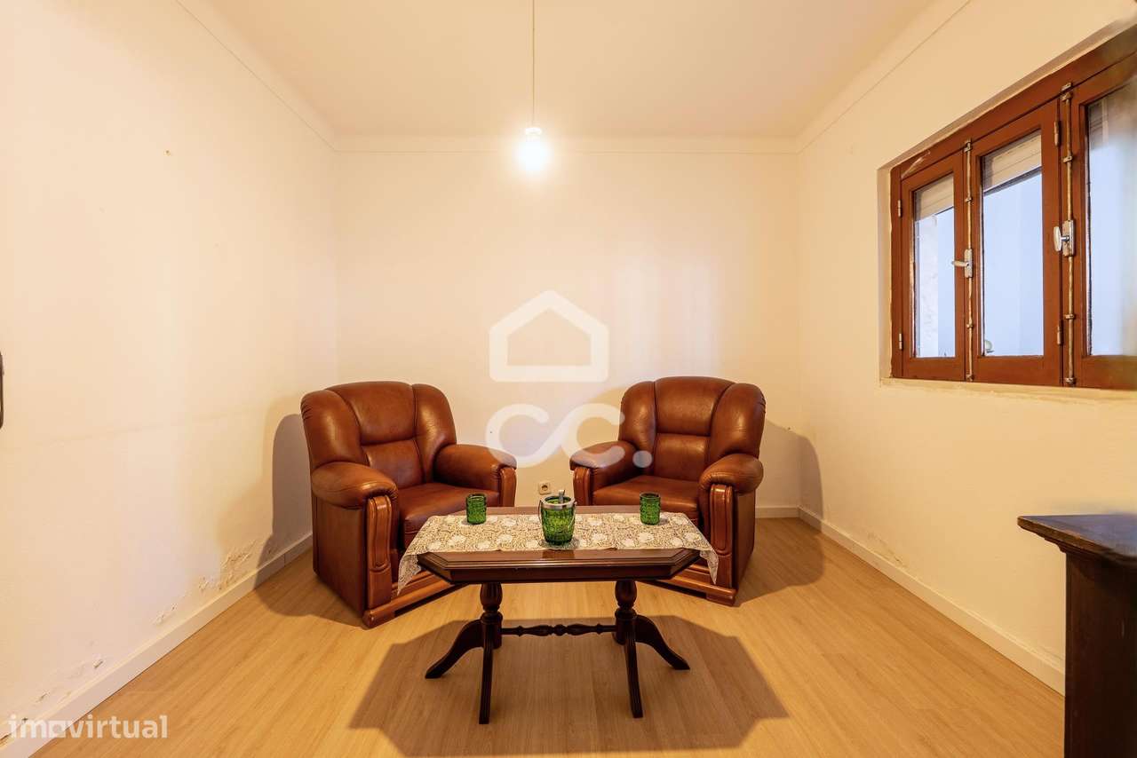 Moradia T2+2 com garagem e vista Serra de Montejunto em Murteira, Cada-10