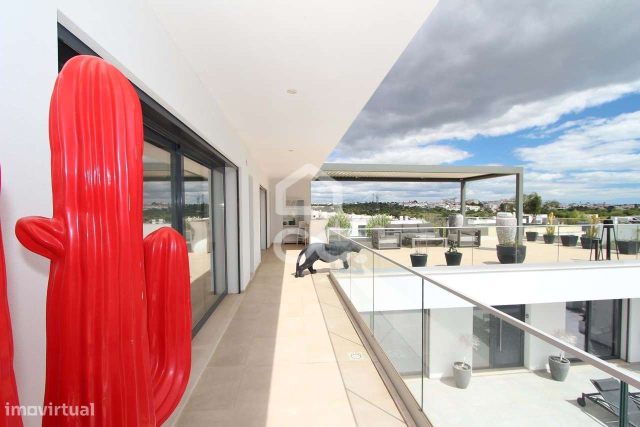 Moradia T3 com piscina, terraço e garagem ampla em Alcantarilha-21