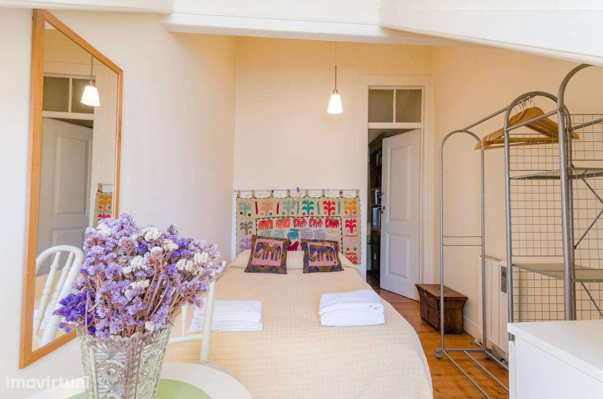 Apartamento T2 à venda na Rua da Mouraria-14