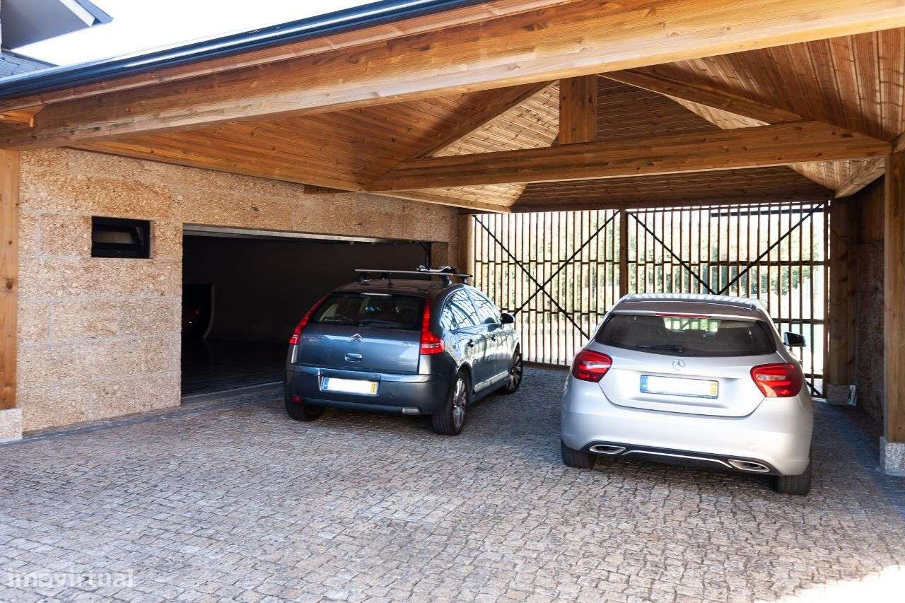 Moradia com Piscina e Campo de Ténis-21